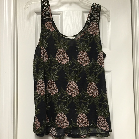 ❌SOLD❌H&M pink pineapple flowy tank