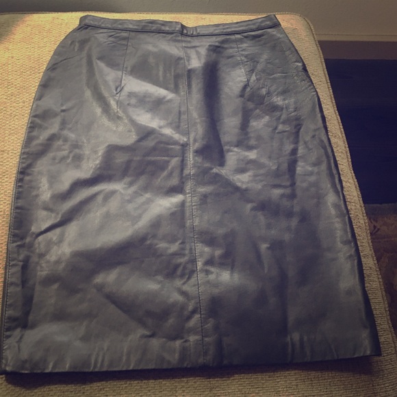 Vintage dk brown leather skirt M - great 80s shape