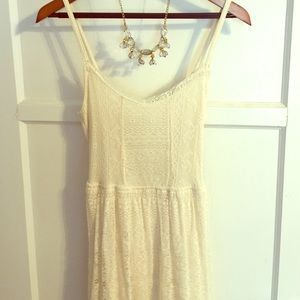 Cream Lace Maxi Dress 🍾