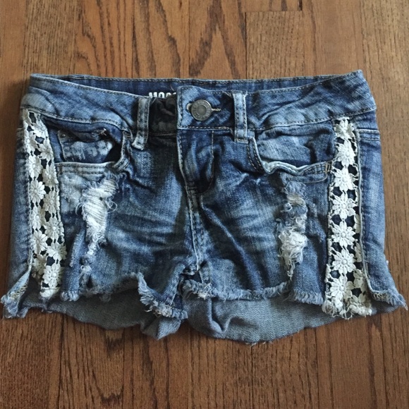 DISTRESSED SHORTS