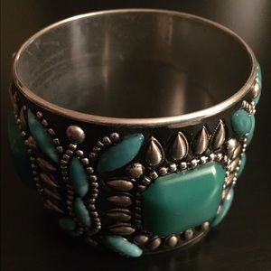 Costume jewelry bracelet
