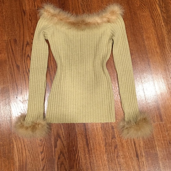 VERTIGO BEIGE FEATHER TRIM SWEATER