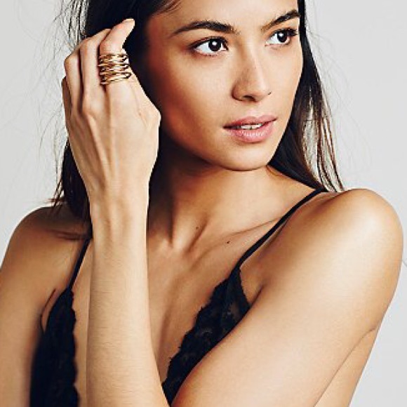 Never worn spiral Free People ring