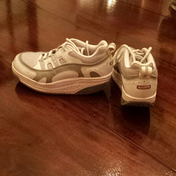 Mbt walking tennis shoe