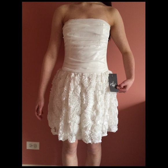 NWT White Jessica McClintock homecoming dress