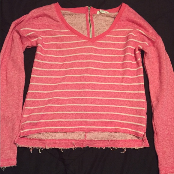 Sweater only worn once. Size medium