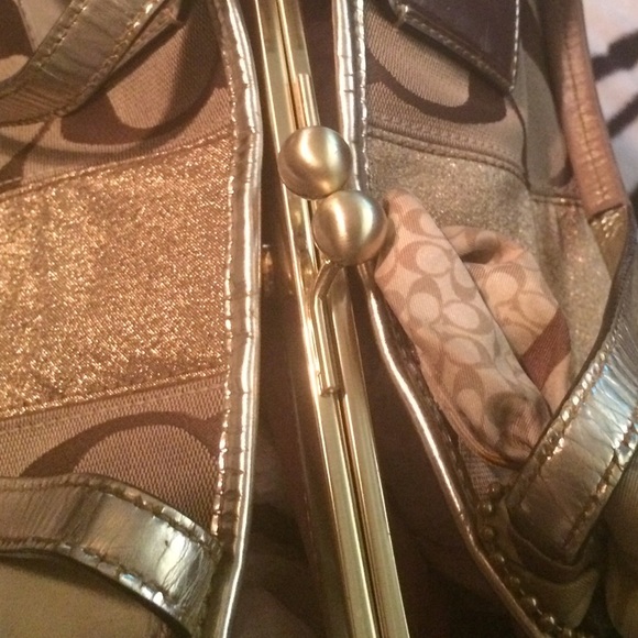Make an offer 🌟Gold Coach Signature Purse - Picture 2 of 4