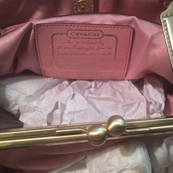 Make an offer 🌟Gold Coach Signature Purse - Picture 4 of 4