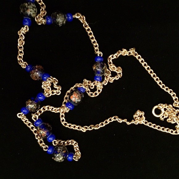 GOLD TONE BLUE GLASS FLORAL BEADS NECKLACE - Picture 2 of 2