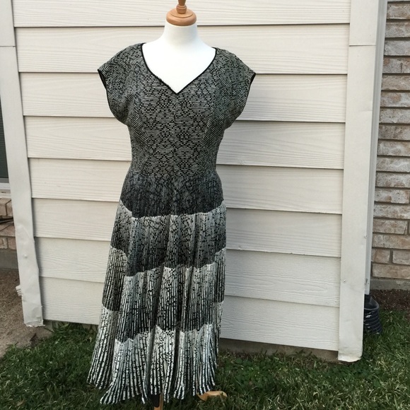 Vintage dress. Very pretty. Black and white/cream