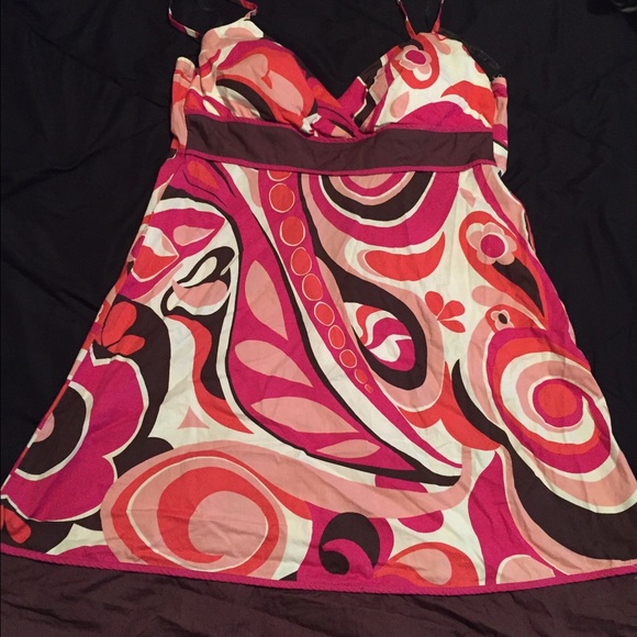 Size 9 summer dress. Perfect for any occasion .