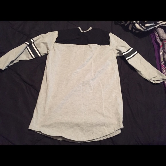 Size small. V neck t-shirt