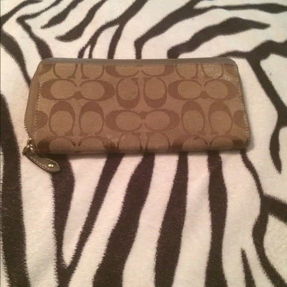 Metallic with Purple trim signature wallet - Picture 3 of 3