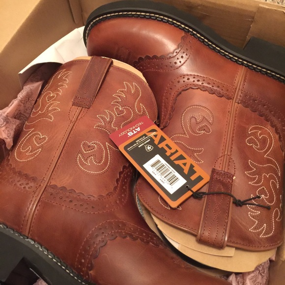 Ariat cowgirl boots size 8