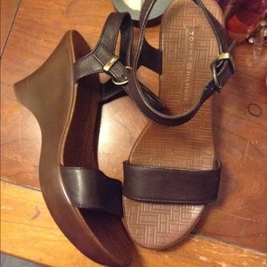 Tommy Hilfiger Wedges!!! 👠👠