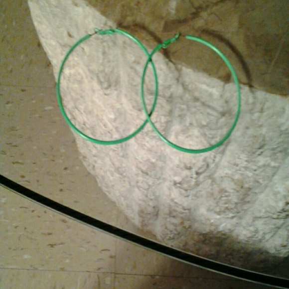 Head band, ring and green hoops - Picture 3 of 3