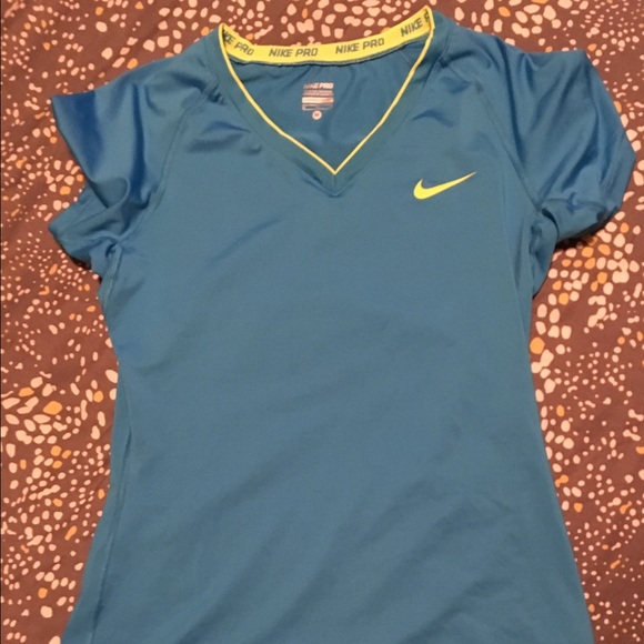 Nike shirt - Picture 1 of 3