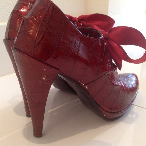 Made in Italy! Cherry RED patent leather shoes Size 7 - Picture 3 of 3