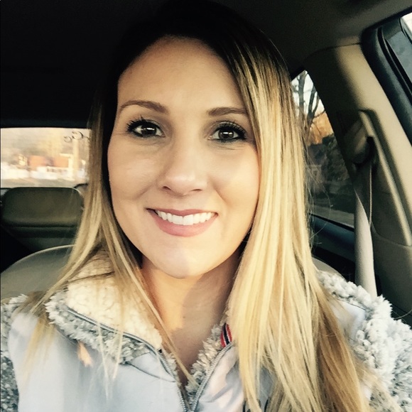 Meet your Posher, Heather - Picture 2 of 2