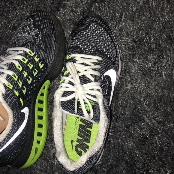 Black Nike Zoom Structure 18