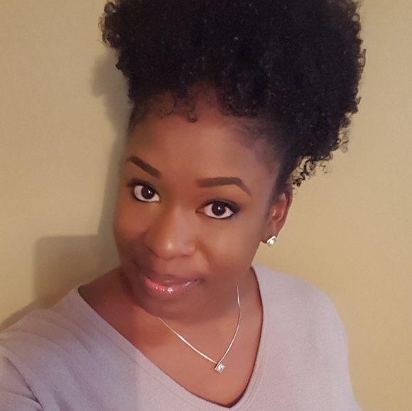 Meet your Posher, Christie - Picture 2 of 2