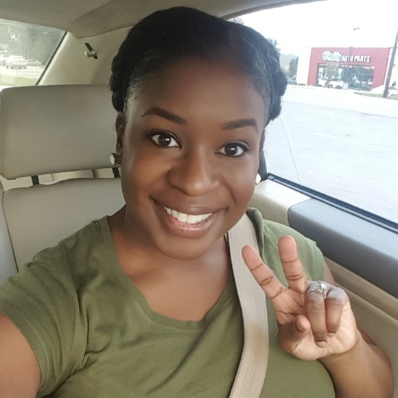 Meet your Posher, Christie - Picture 1 of 2