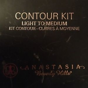 ANASTASIA BEVERLY HILLS LIGHT - MEDIUM CONTOUR KIT