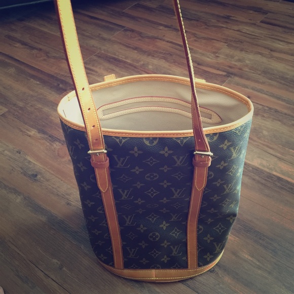 Authentic LV Bucket GM