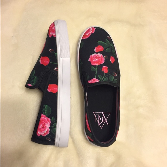 Rose floral slip ons🌹 - Picture 2 of 4