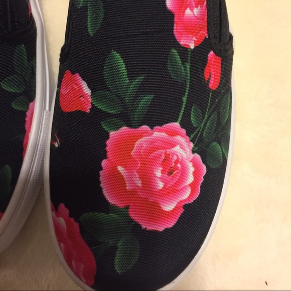 Rose floral slip ons🌹 - Picture 4 of 4