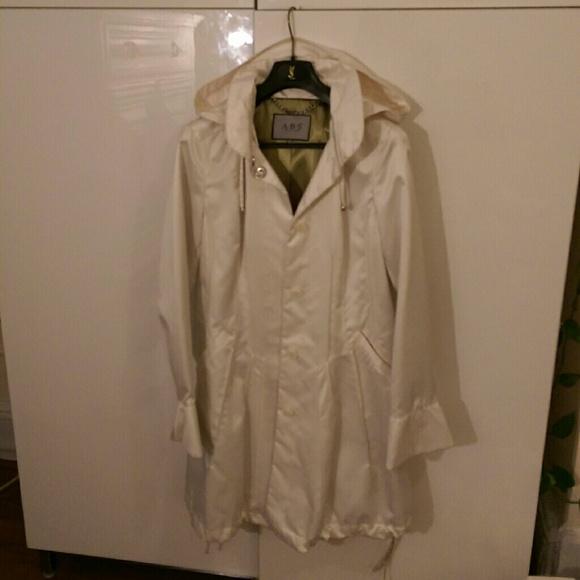 ABS Silver Label stunning cream Coat.