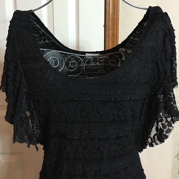 Black lace stretch dress with fancy sleeves - Picture 2 of 4
