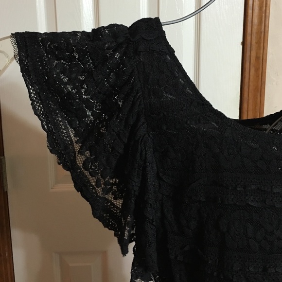 Black lace stretch dress with fancy sleeves - Picture 3 of 4