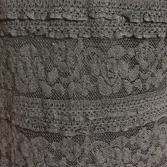 Black lace stretch dress with fancy sleeves - Picture 4 of 4