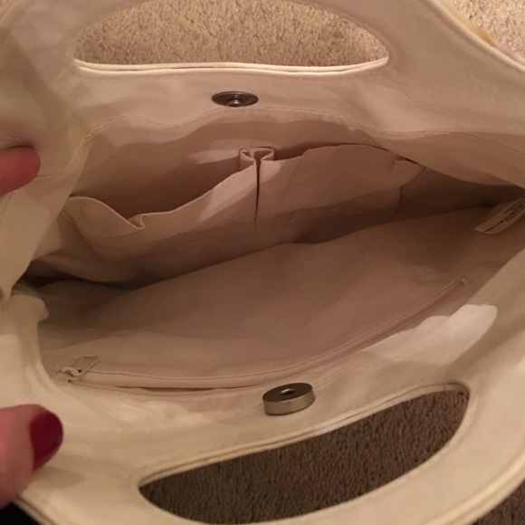 White purse - Picture 3 of 4