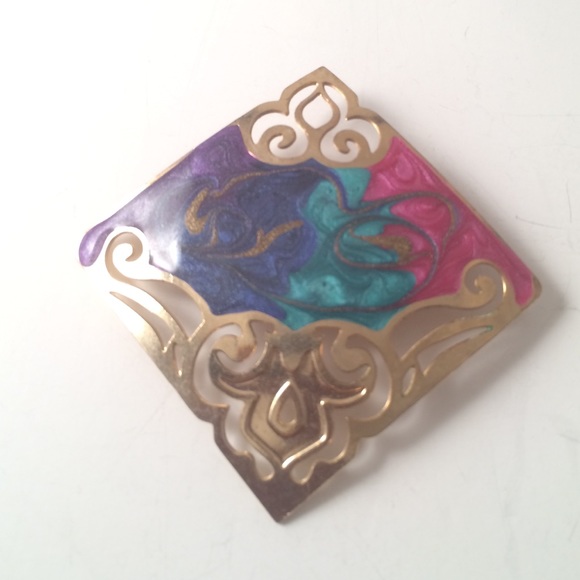 Enamel over  gold metal brooch