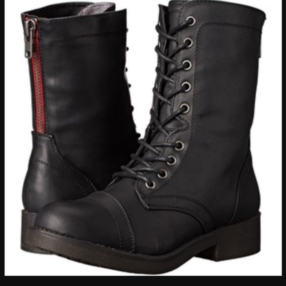*One day sale Madden girl Black plaid combat boots
