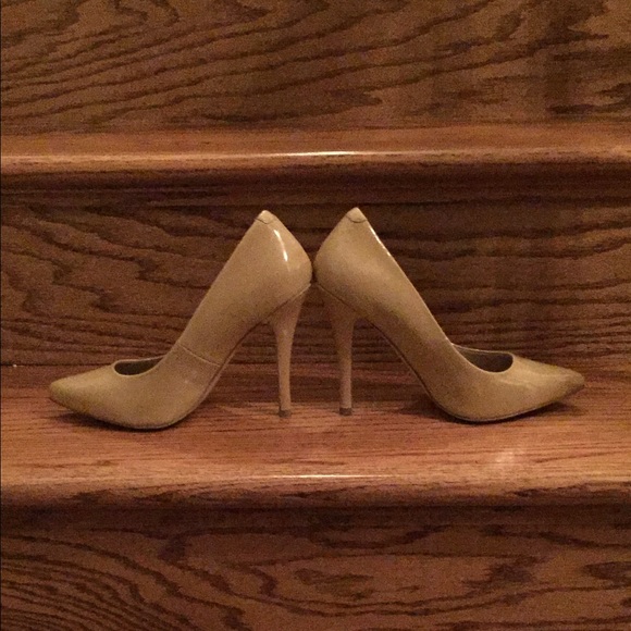 HOT Steve Madden Nude High Heels