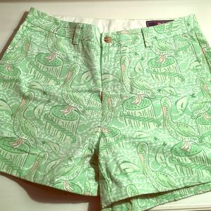 Vineyard Vines green pelican print shorts!!