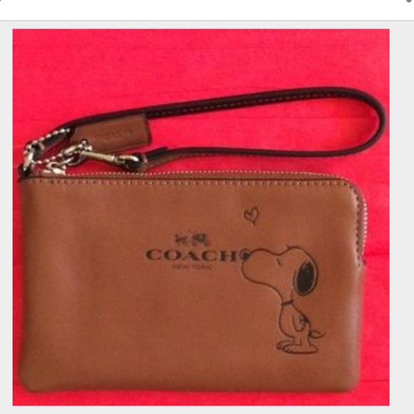 🎉SALE🎉Coach Snoopy Wristlet