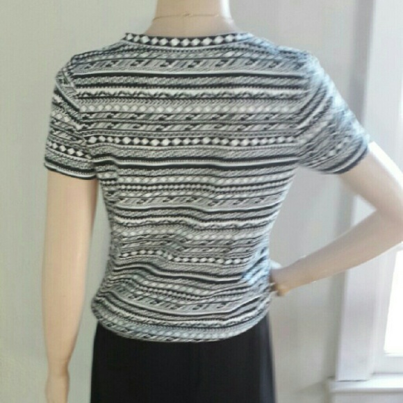 NWOT Short Sleeve Black & White Tee sz M - Picture 2 of 4