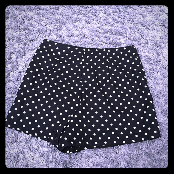 Black and white polka dot shorts (high waisted)