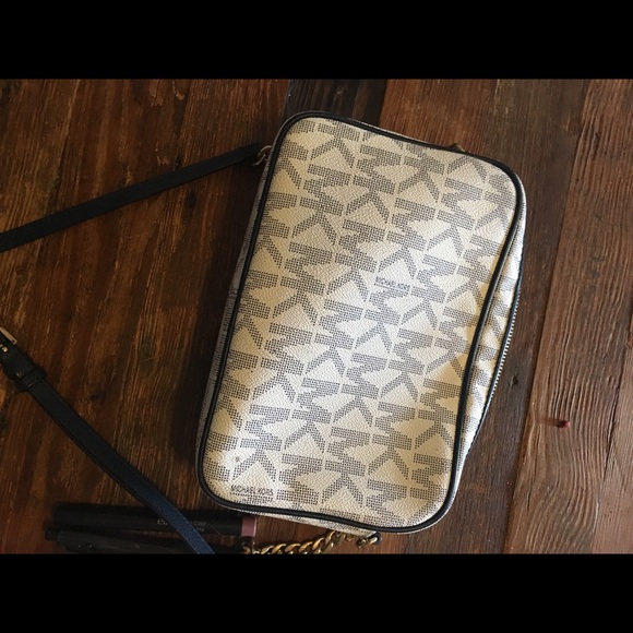 Michael Kors Crossbody - Picture 3 of 4