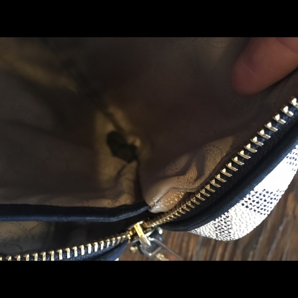 Michael Kors Crossbody - Picture 4 of 4