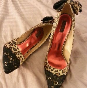 Leopard print and black lace heels bow