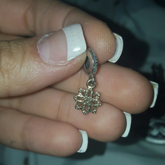 NEW Pandora charm . - Picture 2 of 3