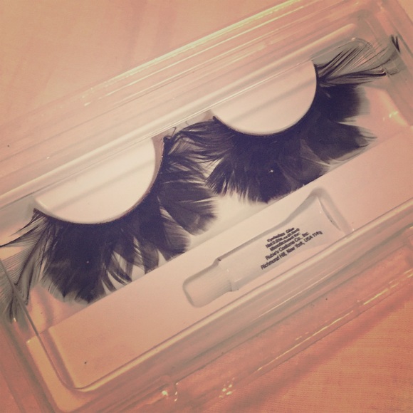 Brand new Feather Eyelashes