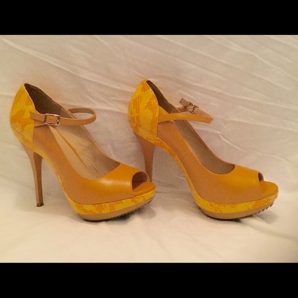 Mary Jane type heels - Picture 2 of 3