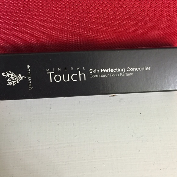 NIB! Younique Mineral Concealer!