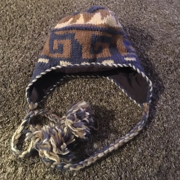 Wool winter hat - Picture 2 of 3